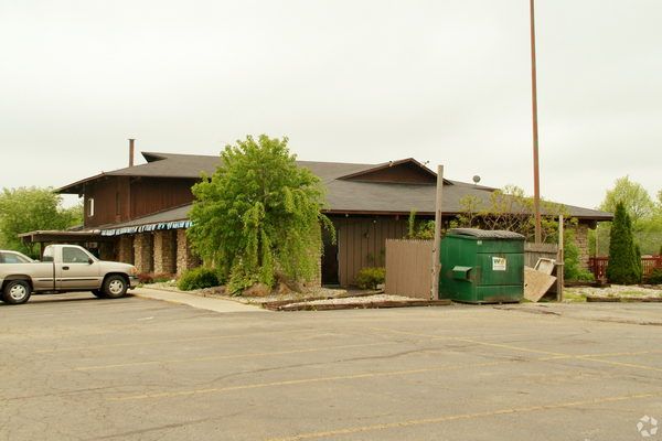 Southmoor Golf Club Bar & Grill - Real Estate Listing Photo